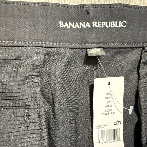 Banana Republic Slim-Fit Tech Pants - True
Black (40x30) casual pants - Picture 3 of 5